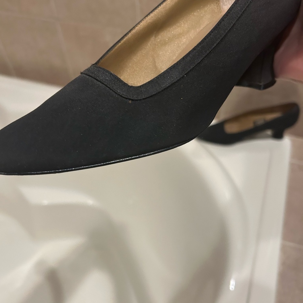 Nina Classic Black Heels - Picture 3 of 4